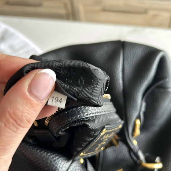 *Sold*  PRADA Black Vitello Daino Leather Zip-Top Hobo Bag BR4311 - Picture 16 of 17